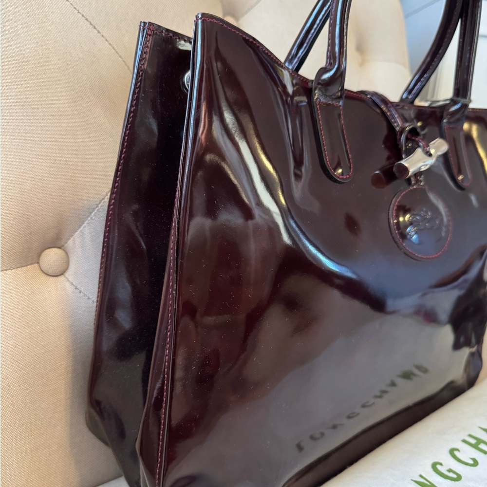 Longchamp Roseau patent leather tote bag Burgundy.  - Picture 3 of 16